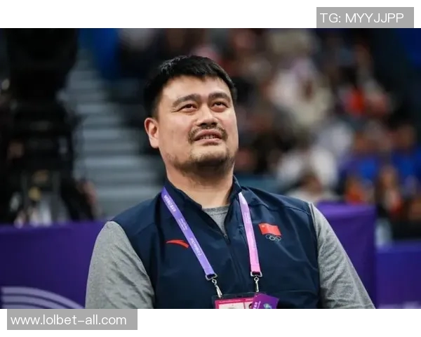 姚明传奇人生回顾与生卒年探讨：从篮球巨星到社会楷模的蜕变之路