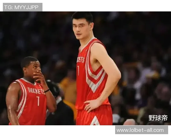 姚明展现高清肌肉魅力，篮球巨星的力量与优雅完美结合