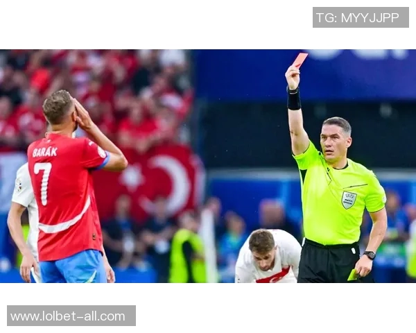 国王杯激战本菲卡逆转里昂争议判罚引发全场热议 国王杯激战本菲卡逆转里昂争议判罚引发全场热议